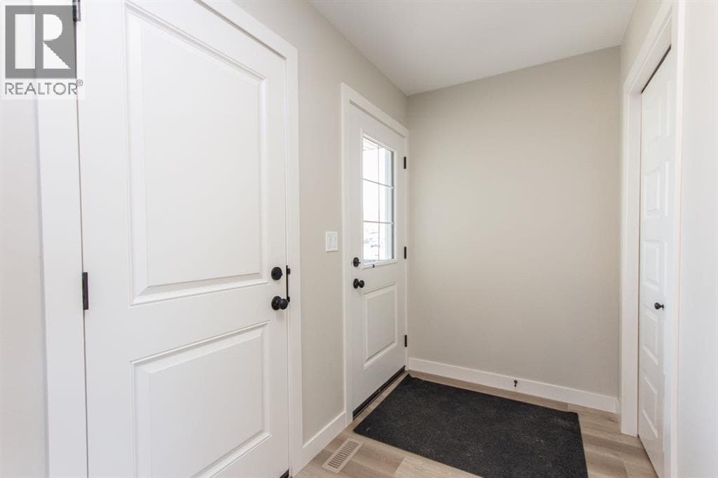 245 Turnbull Close — photo 2