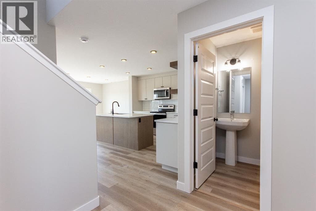 245 Turnbull Close — photo 3