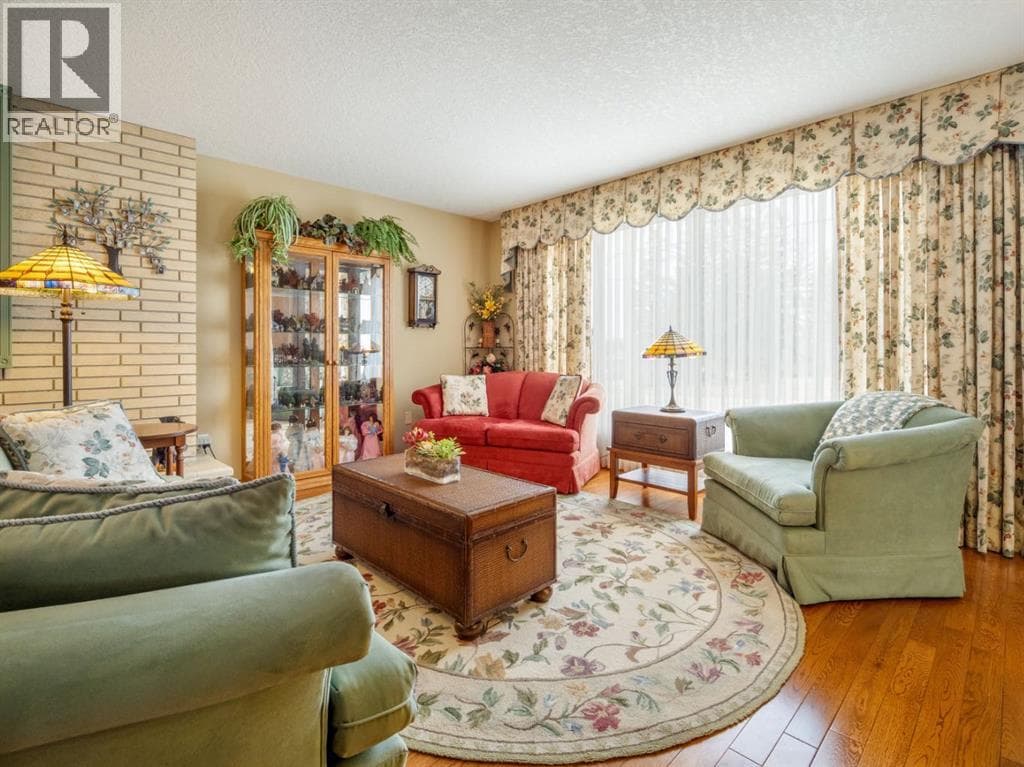 240 3 Avenue E — photo 3