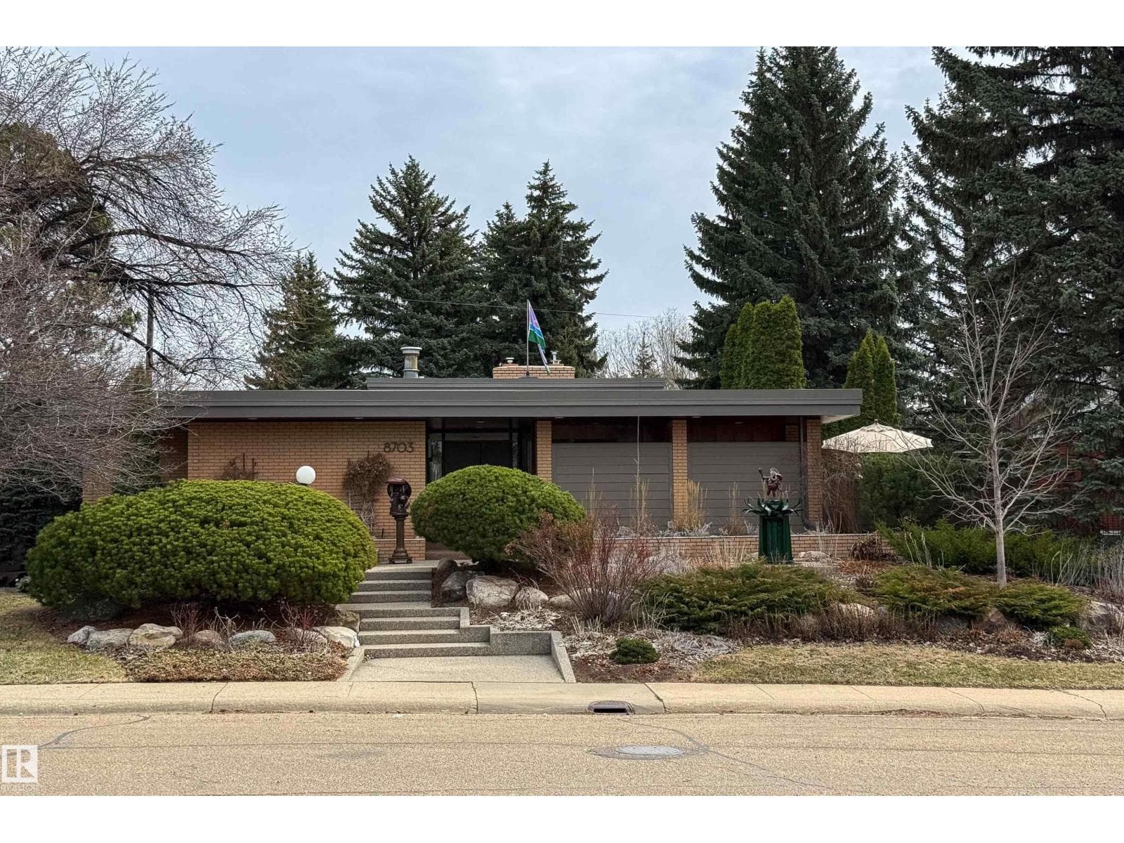 8703 137 ST NW