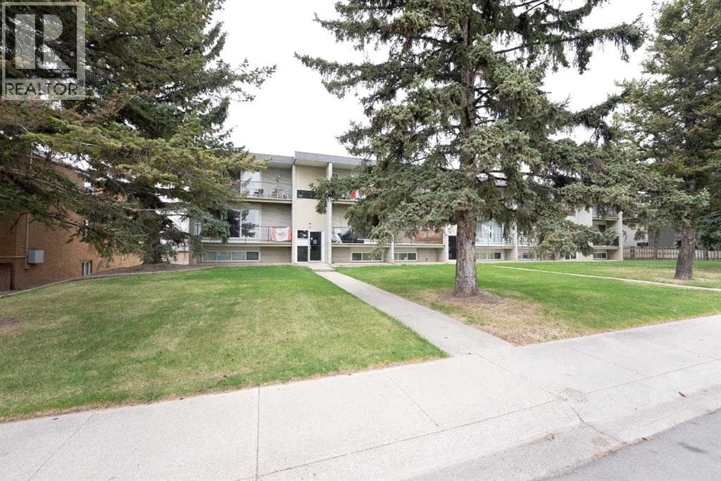 3, 218 Mayor Magrath Drive N — photo 2
