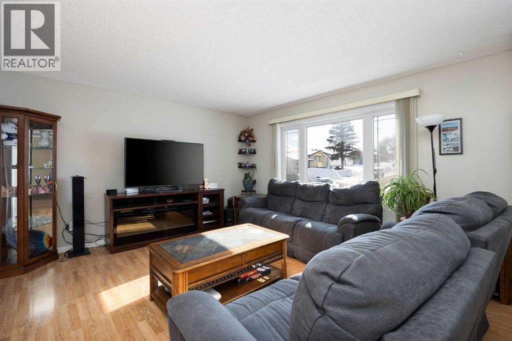 185 Sitka Drive — photo 5