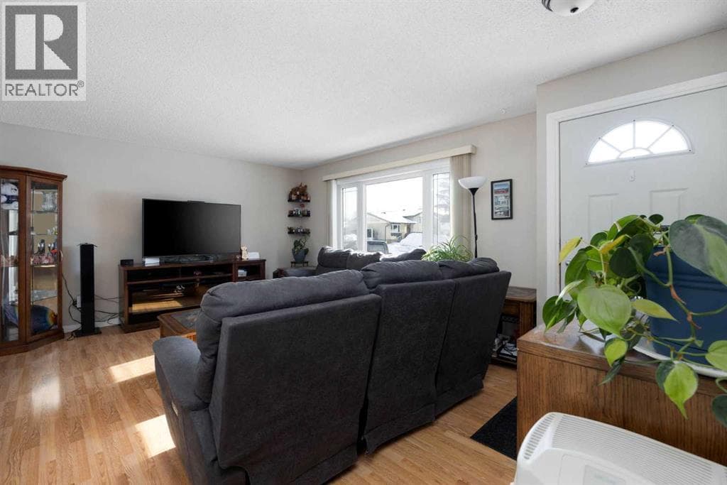 185 Sitka Drive — photo 4