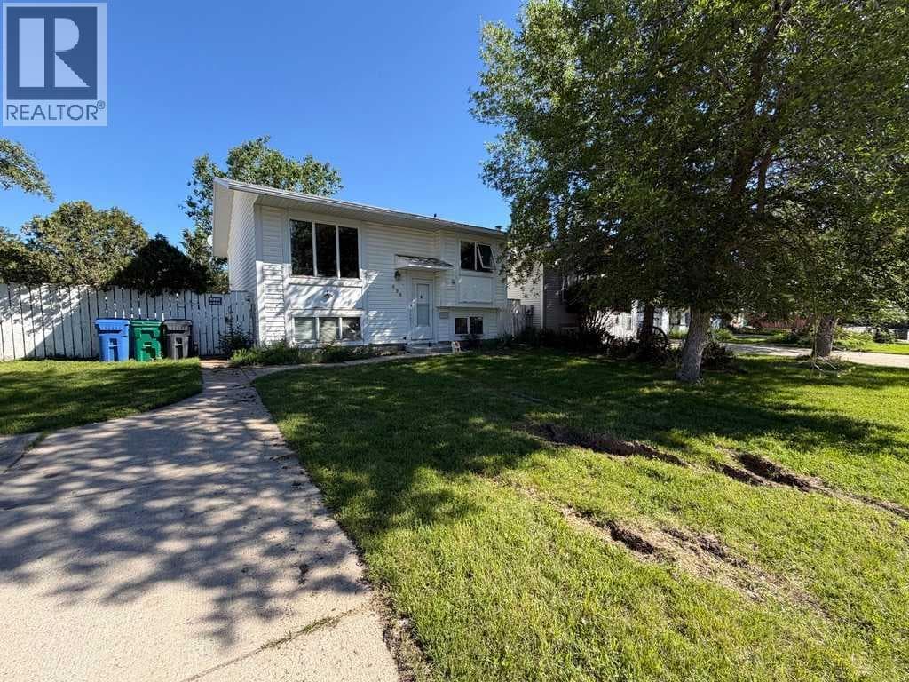 898 Red Crow Boulevard W — photo 4