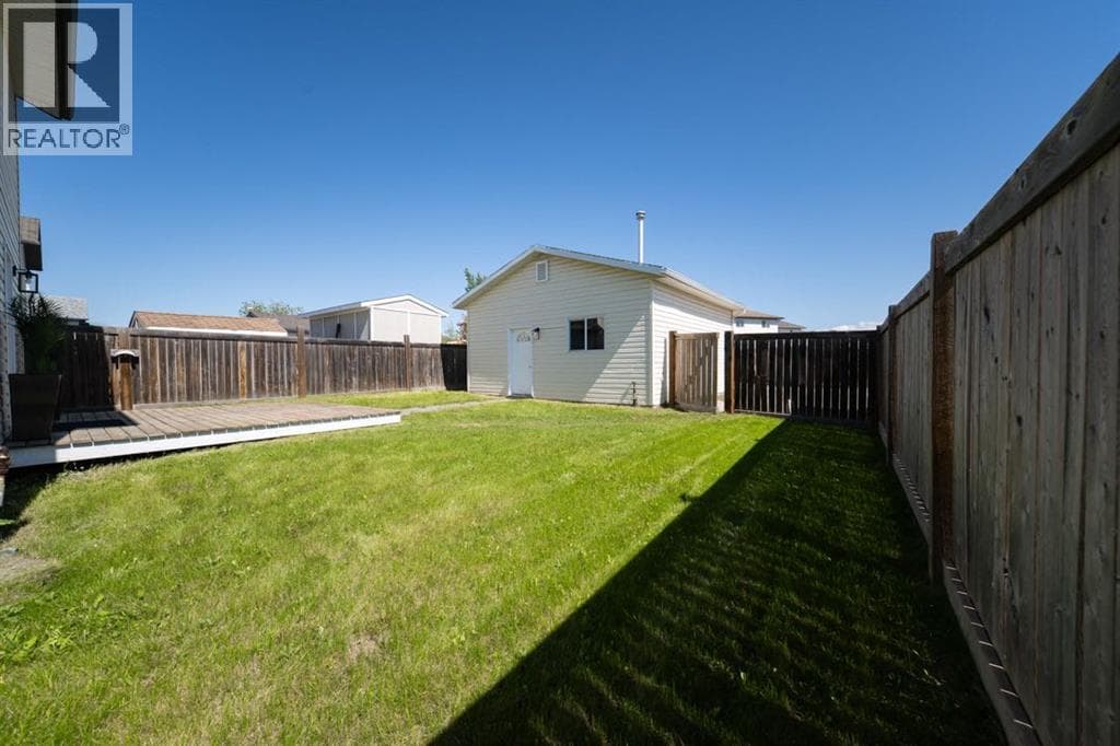 124 Archibald Close — photo 2