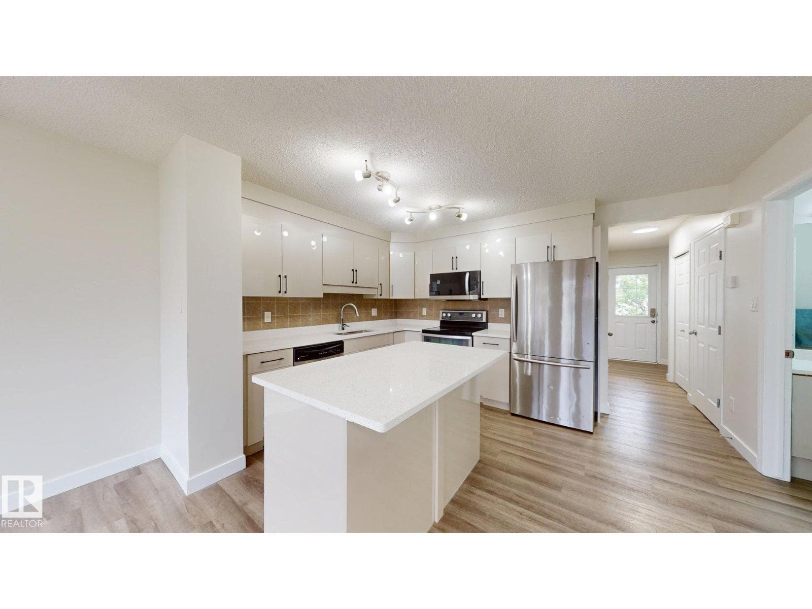 1150 37B AV NW — photo 4