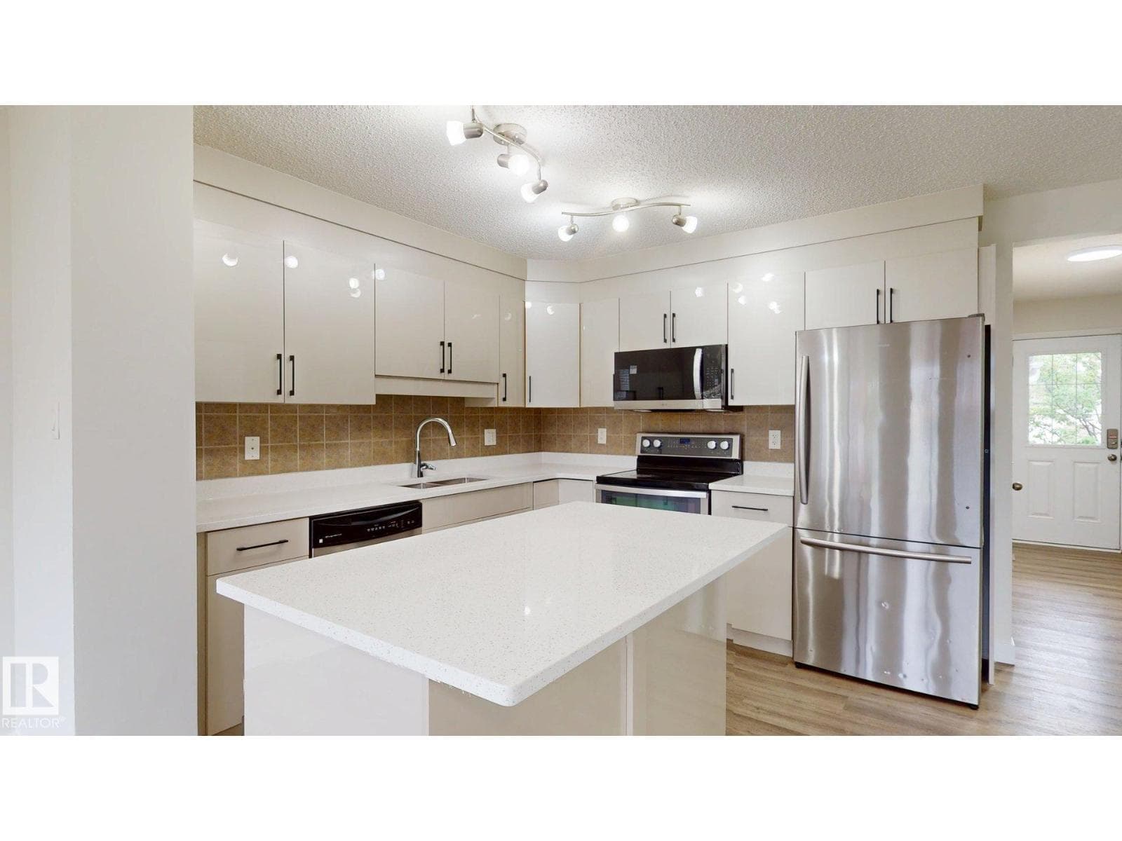 1150 37B AV NW — photo 5