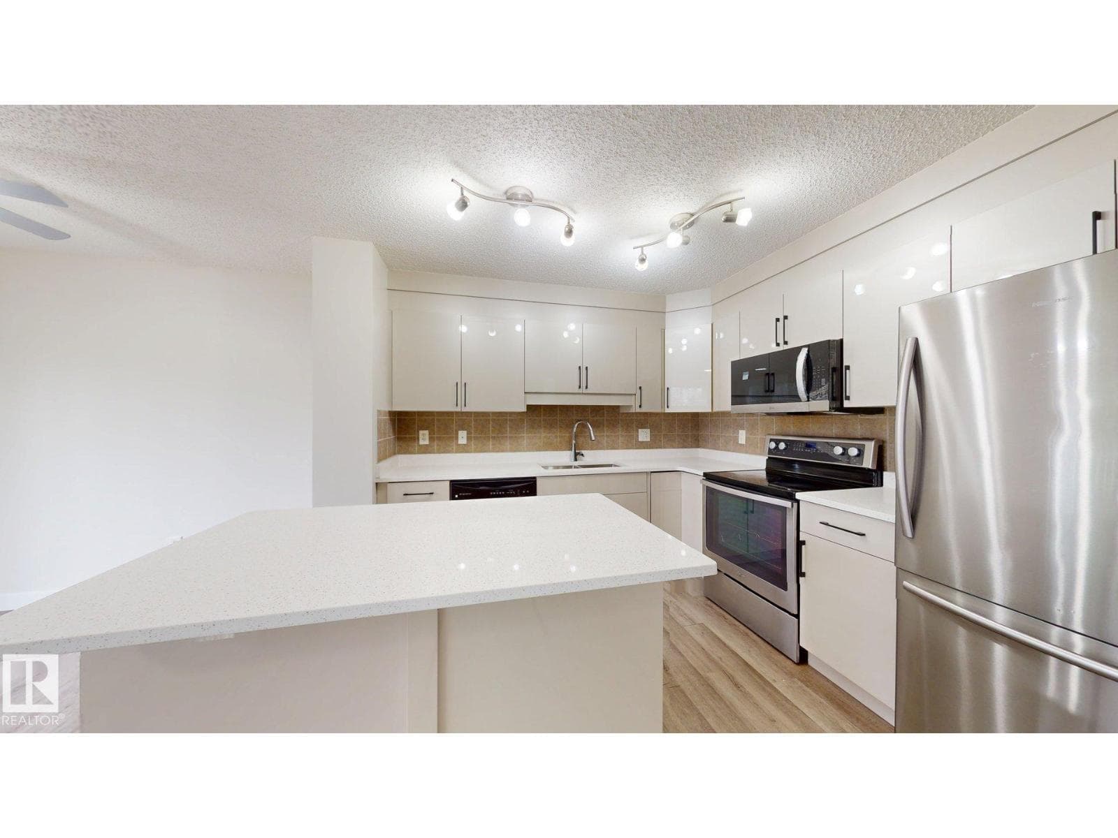 1150 37B AV NW — photo 3