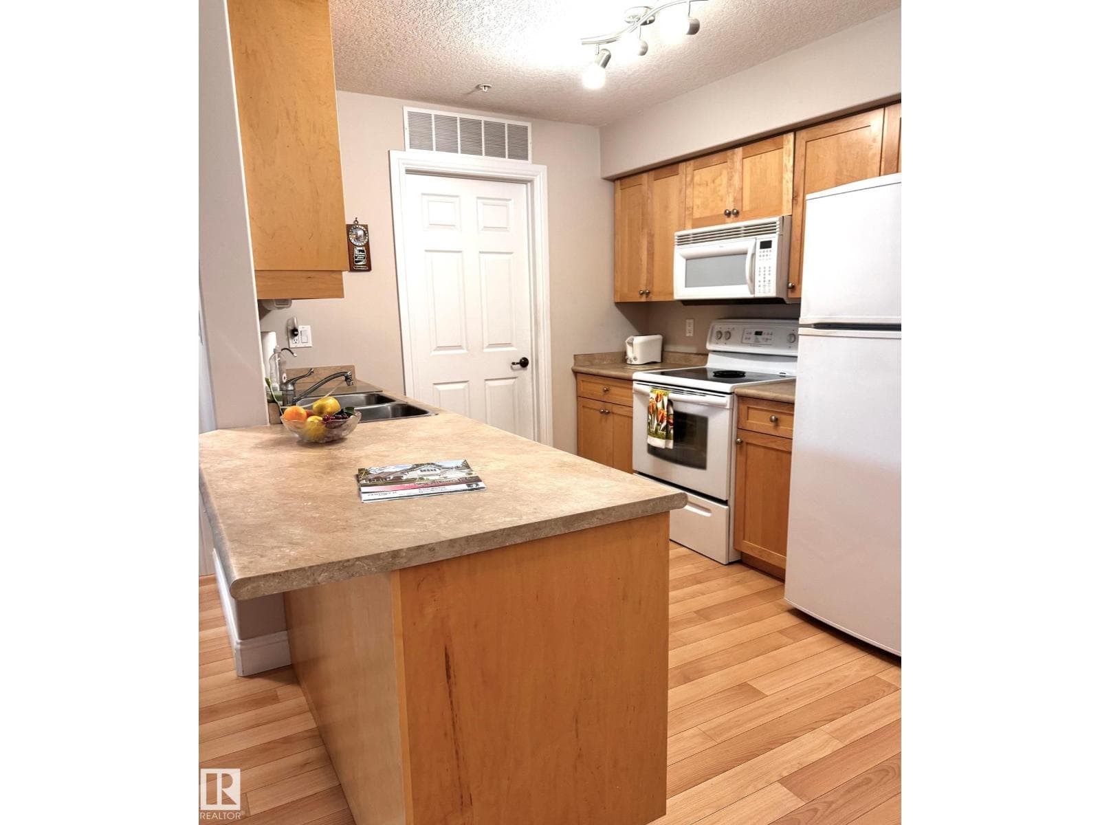 #330 13111 140 AV NW — photo 3