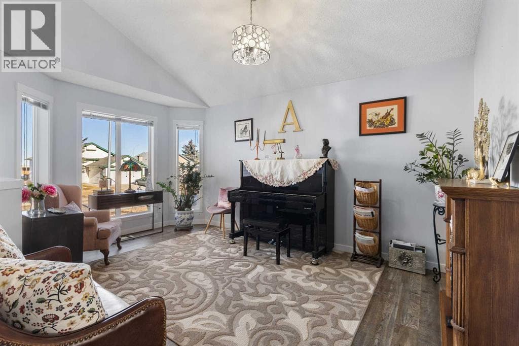 405 Highwood Village Place NW — photo 3