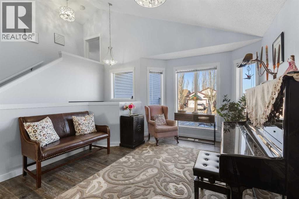 405 Highwood Village Place NW — photo 4