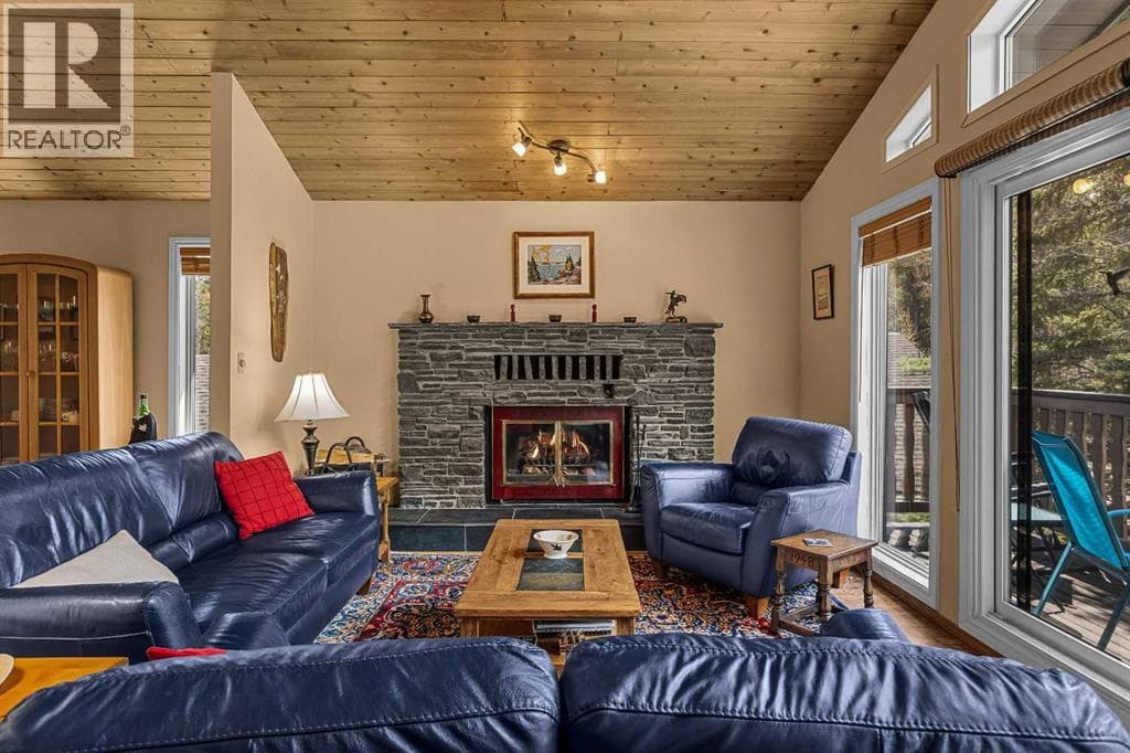 1054 Evergreen Circle — photo 3