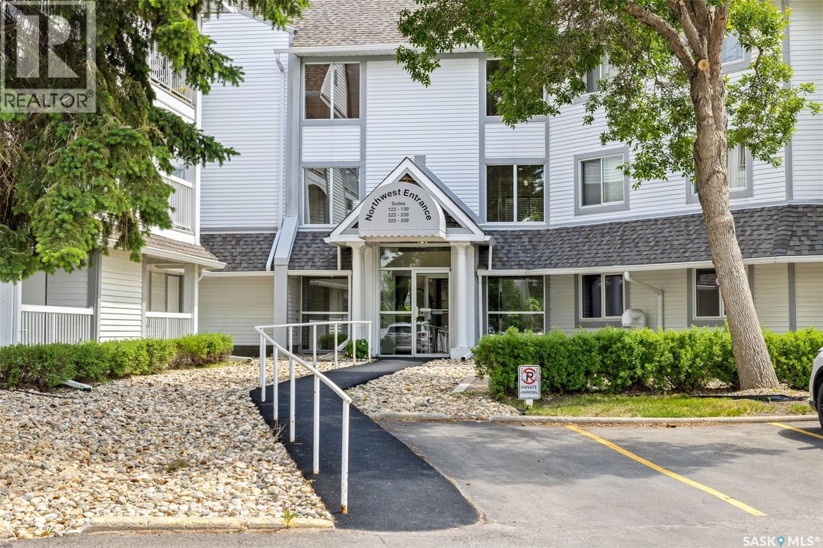 329 960 Assiniboine AVENUE