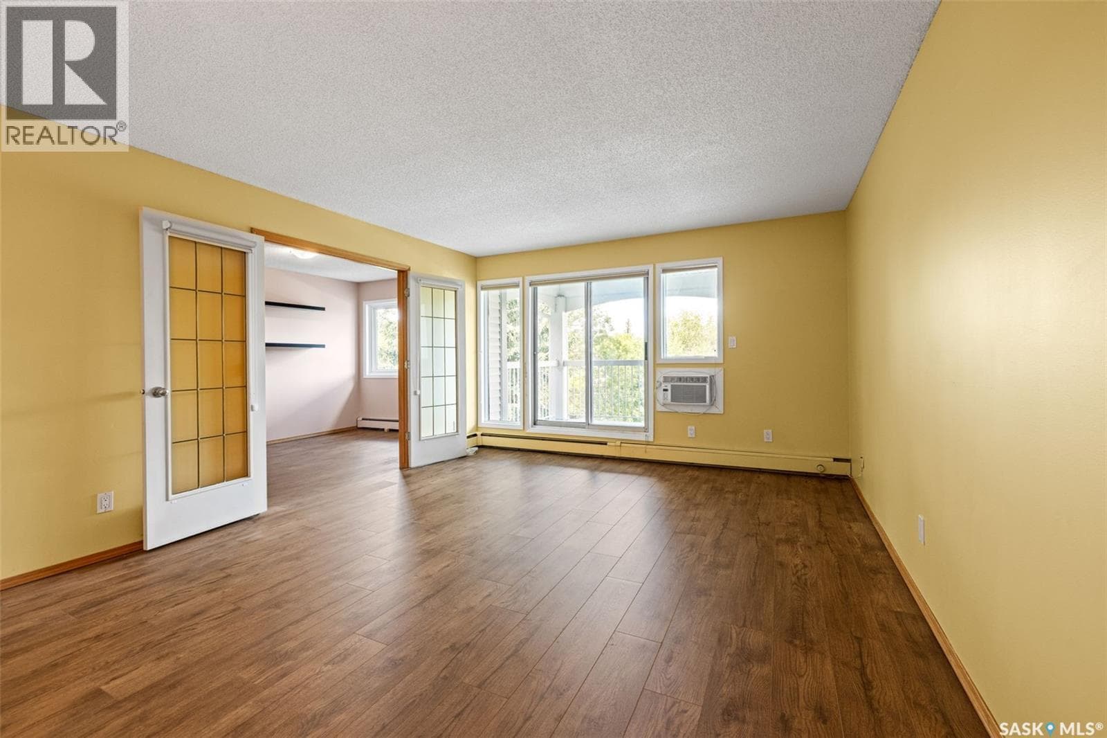 329 960 Assiniboine AVENUE — photo 2