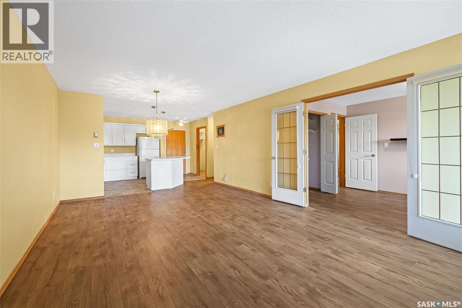 329 960 Assiniboine AVENUE — photo 3
