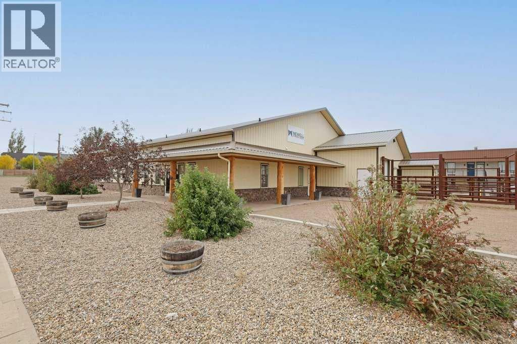 50 Upland Boulevard W — photo 2
