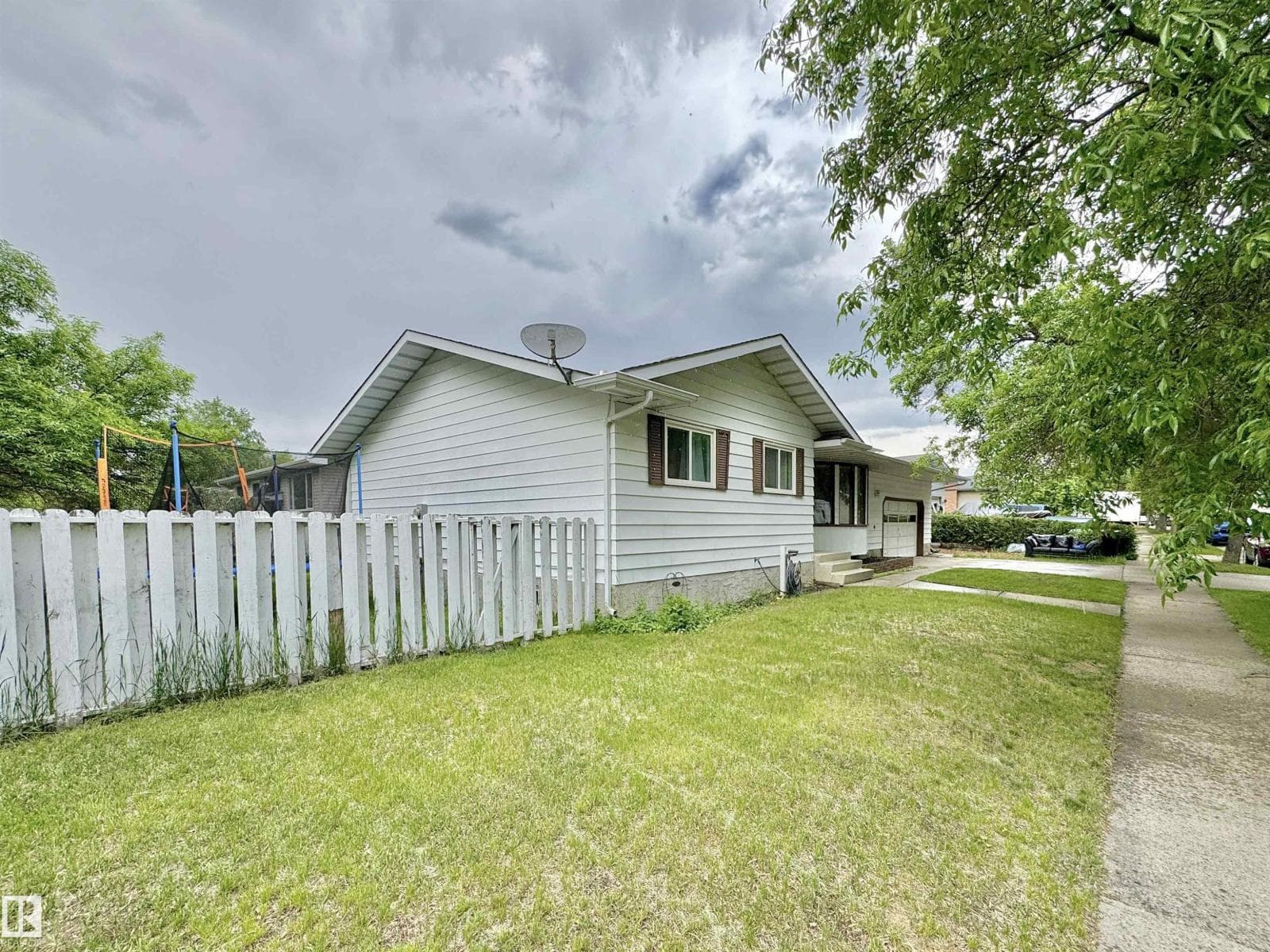 8504 92 AV — photo 3