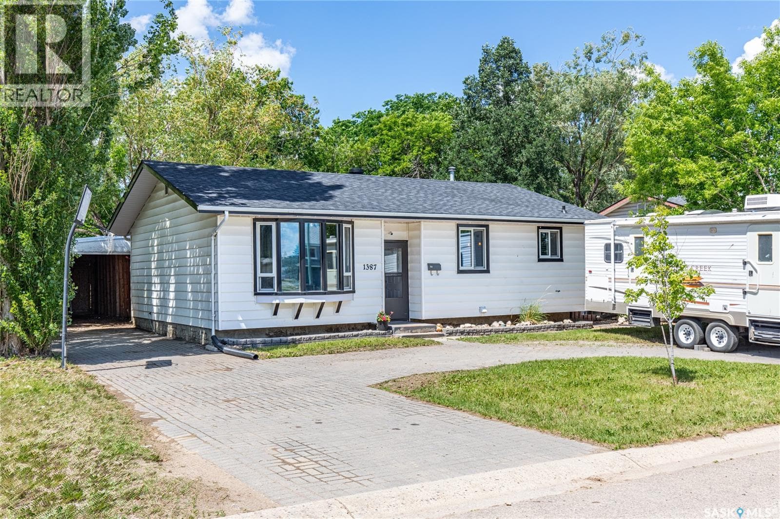 1387 Manitou CRESCENT