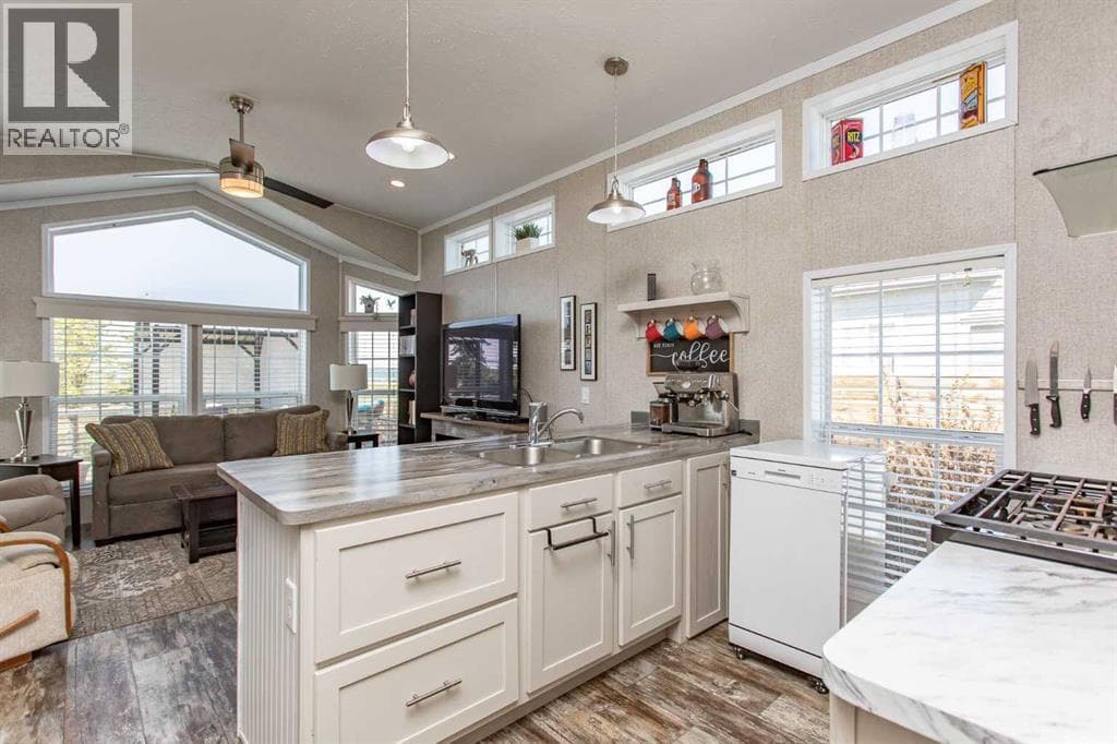 212, 10046 Township Road 422 — photo 4