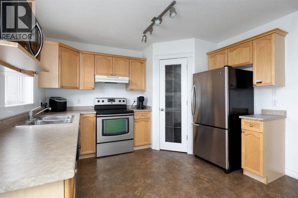182 Mcdougall Crescent — photo 3