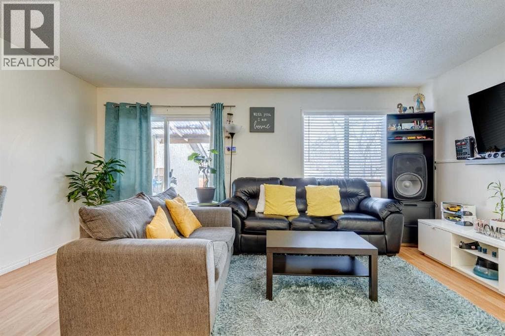 217 Aboyne Place NE — photo 4