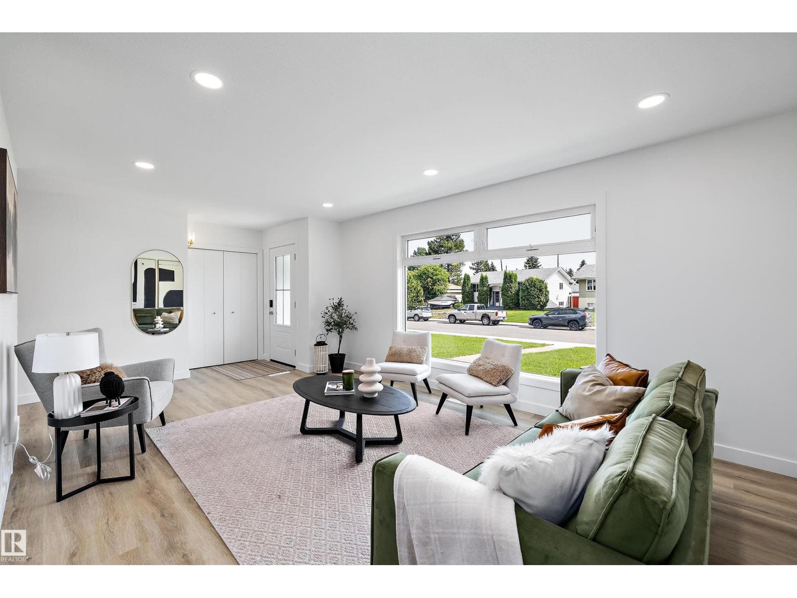 7004 93 AV NW — photo 5