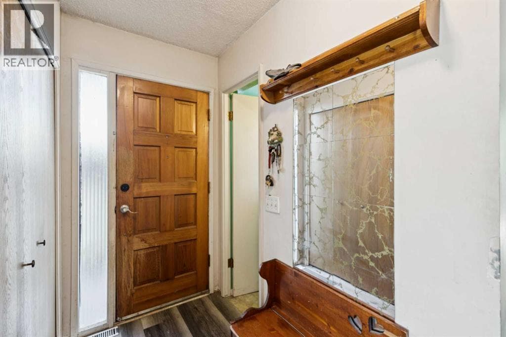 2030 39 Street SE — photo 4