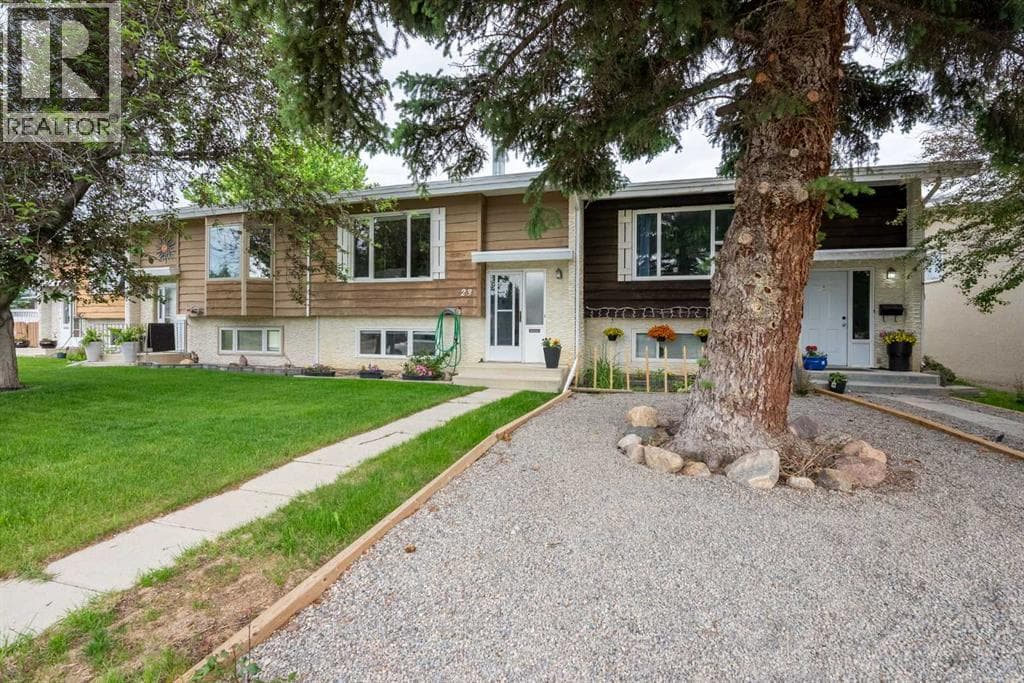 23 Selkirk Road W — photo 3