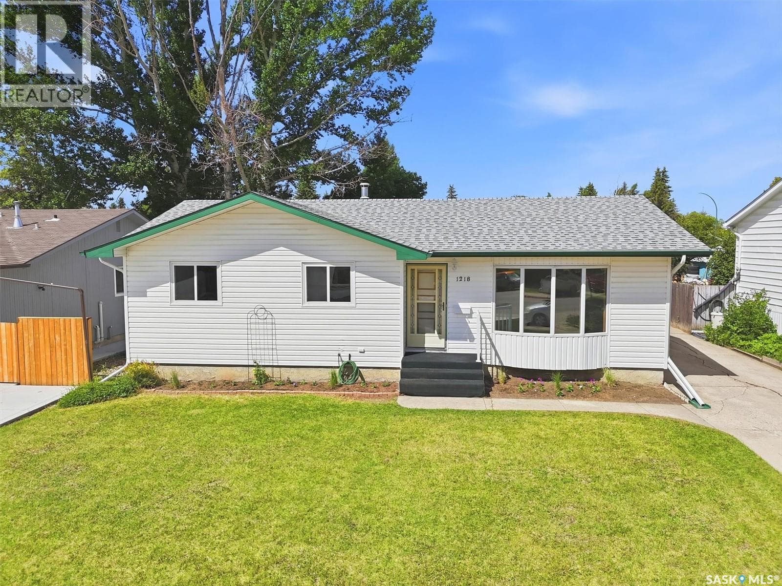 1218 MOSS AVENUE
