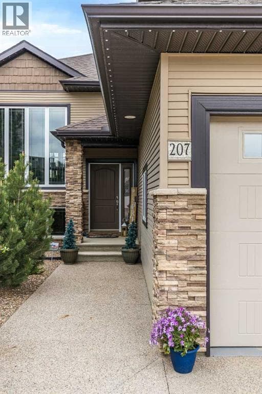 207 Hamptons Way SE — photo 2
