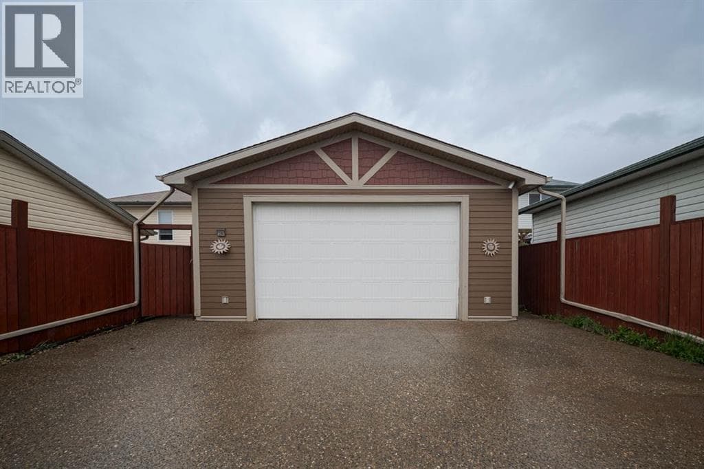 280 Diefenbaker Drive — photo 2