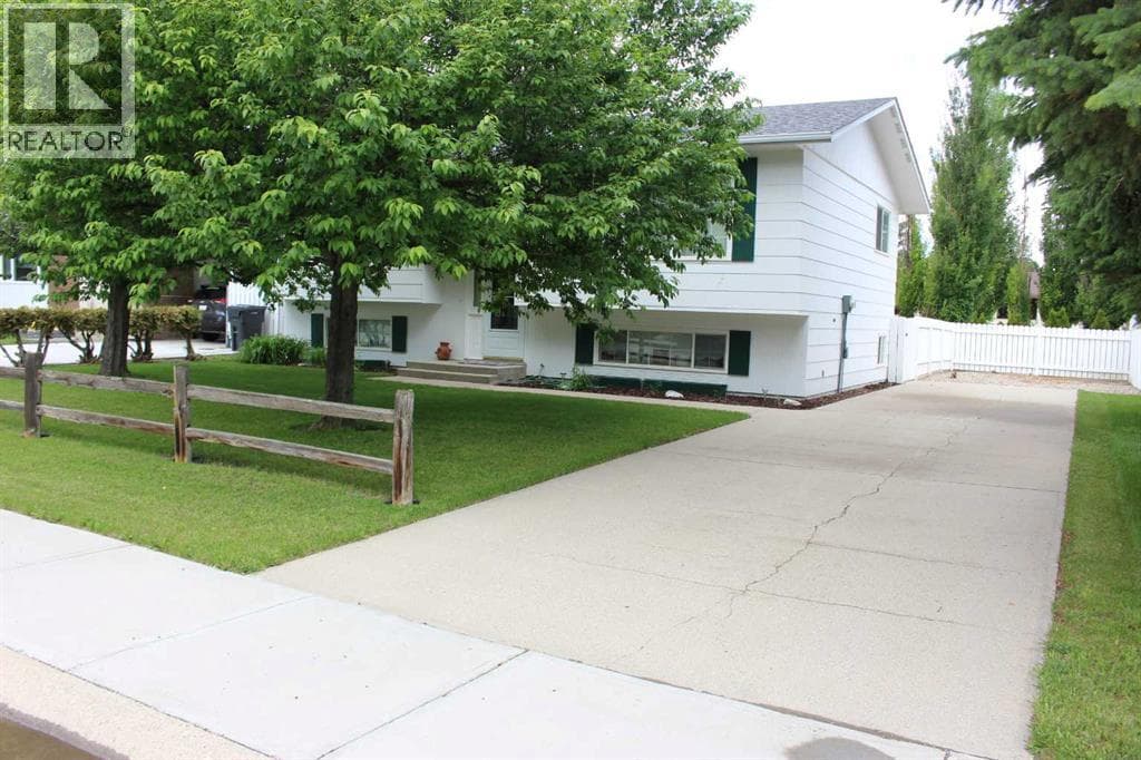 634 Maple Drive — photo 2