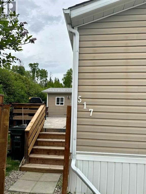 517 5 Street NW — photo 3
