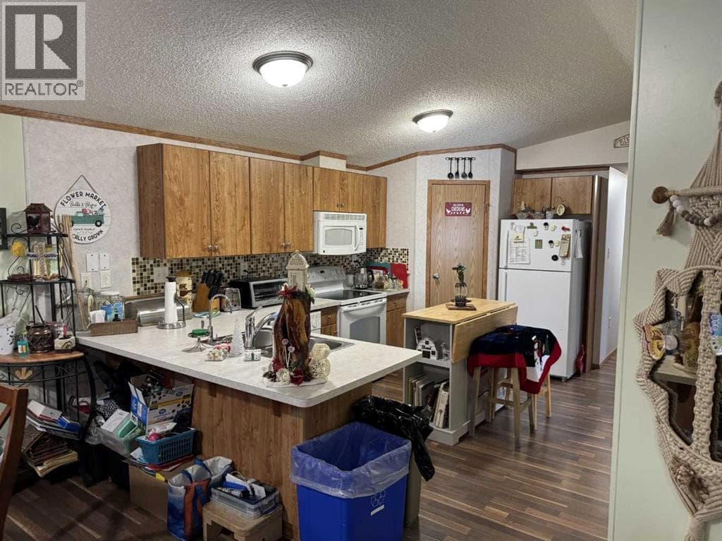 5702 51 Street — photo 3