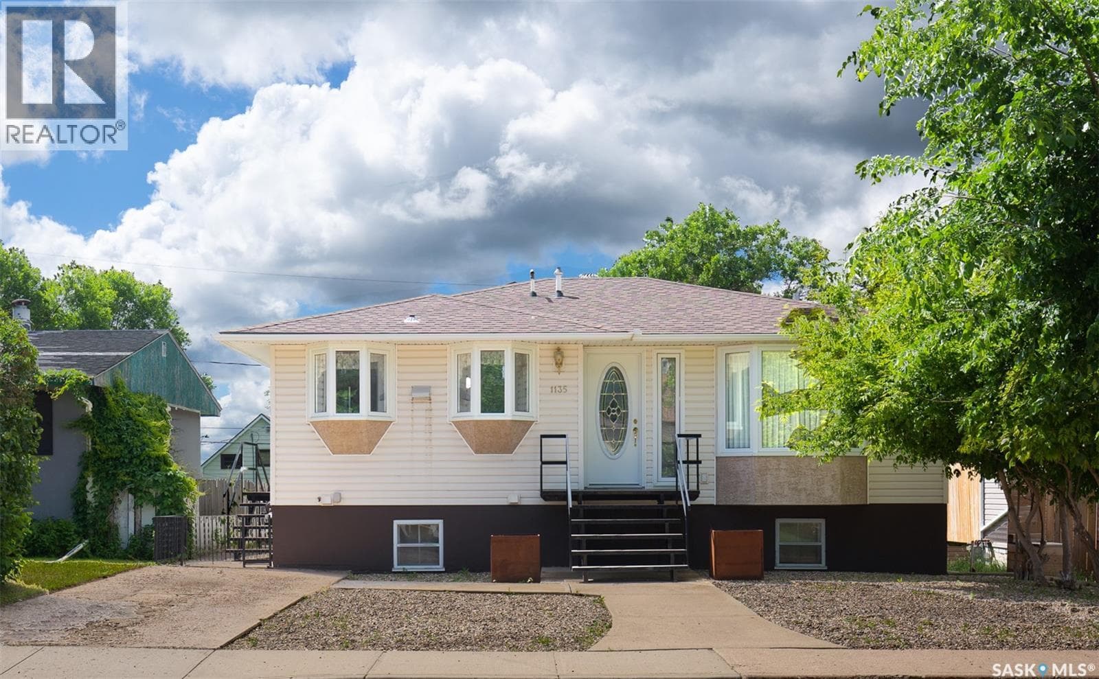 1135 Caribou STREET W