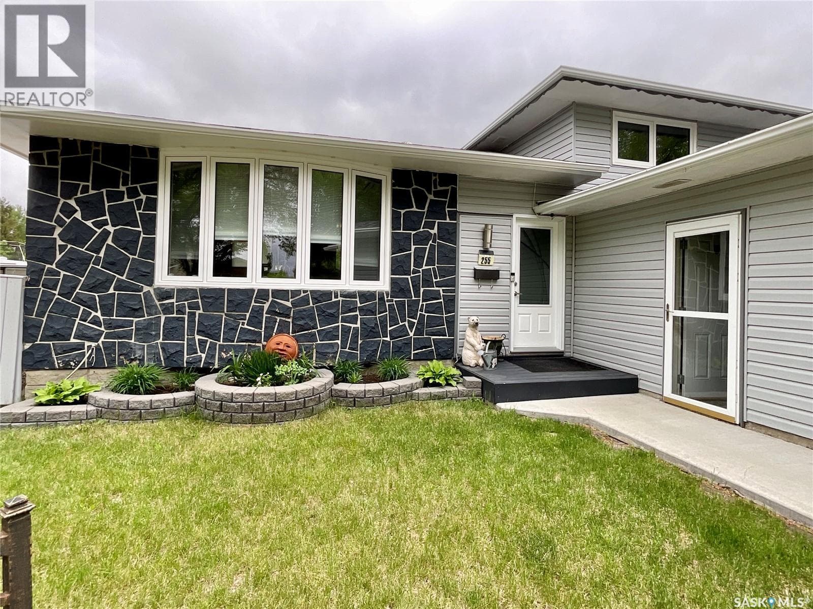 255 Litzenberger CRESCENT — photo 2