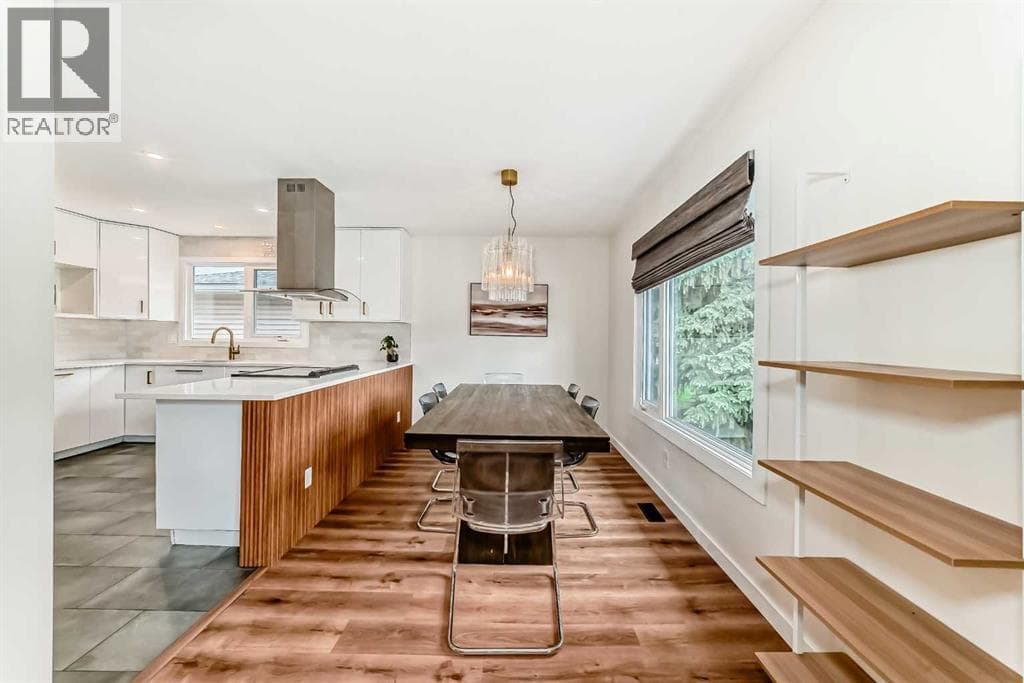 584 Woodhill Place SW — photo 4