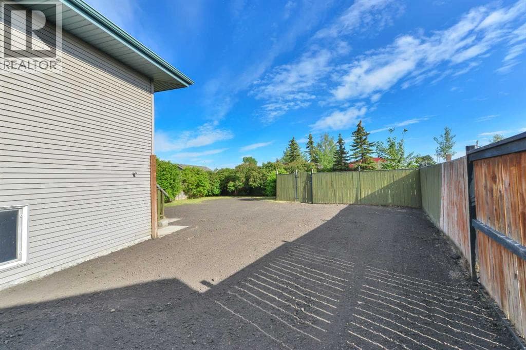 132 Kirkland Close — photo 2