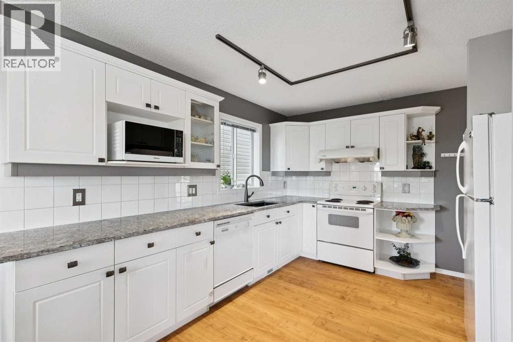 18 Bridlewood Way SW — photo 5