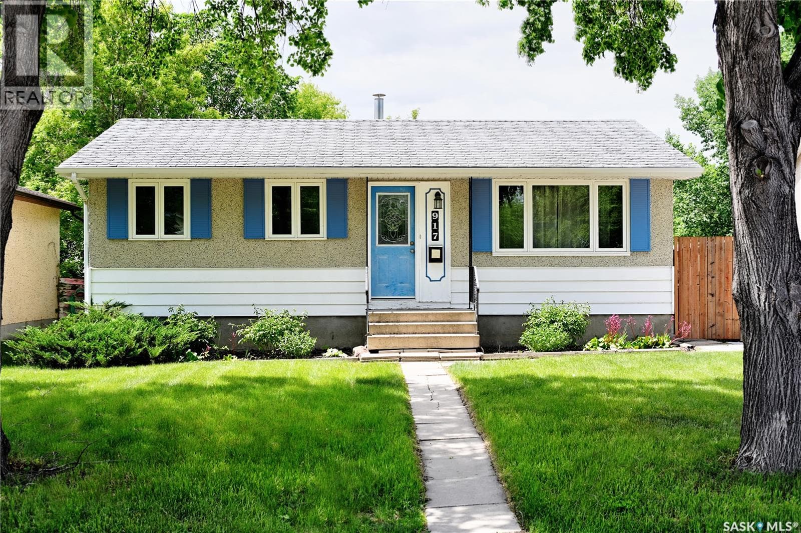 917 Macklem DRIVE