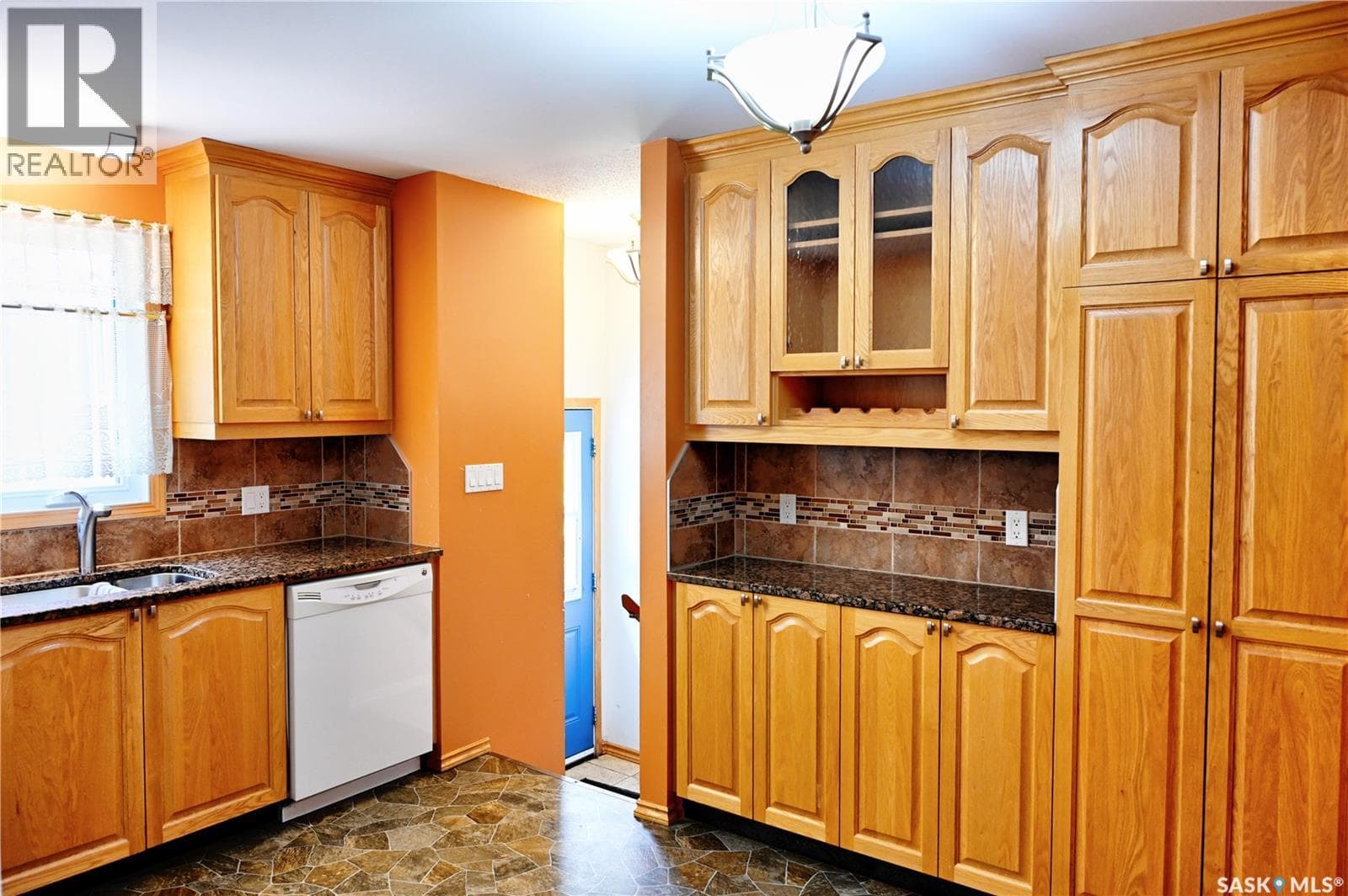 917 Macklem DRIVE — photo 3