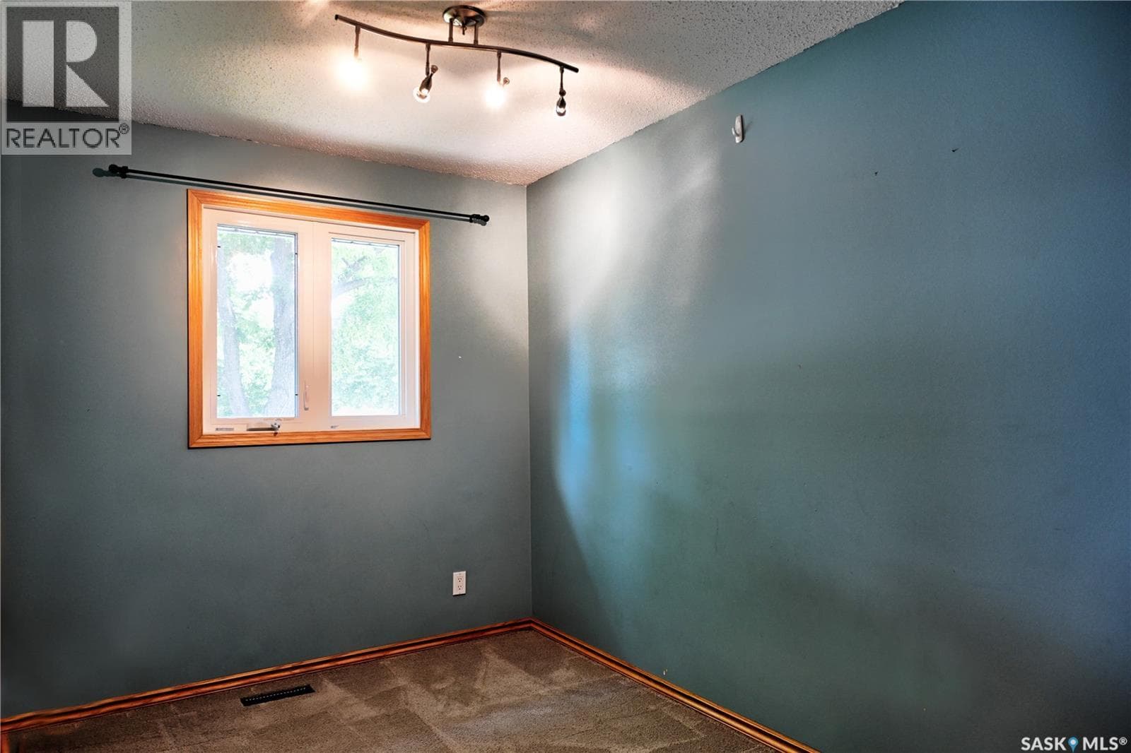3 bed 2 bath single family at 917 Macklem DRIVE — $339,900 — photo 7