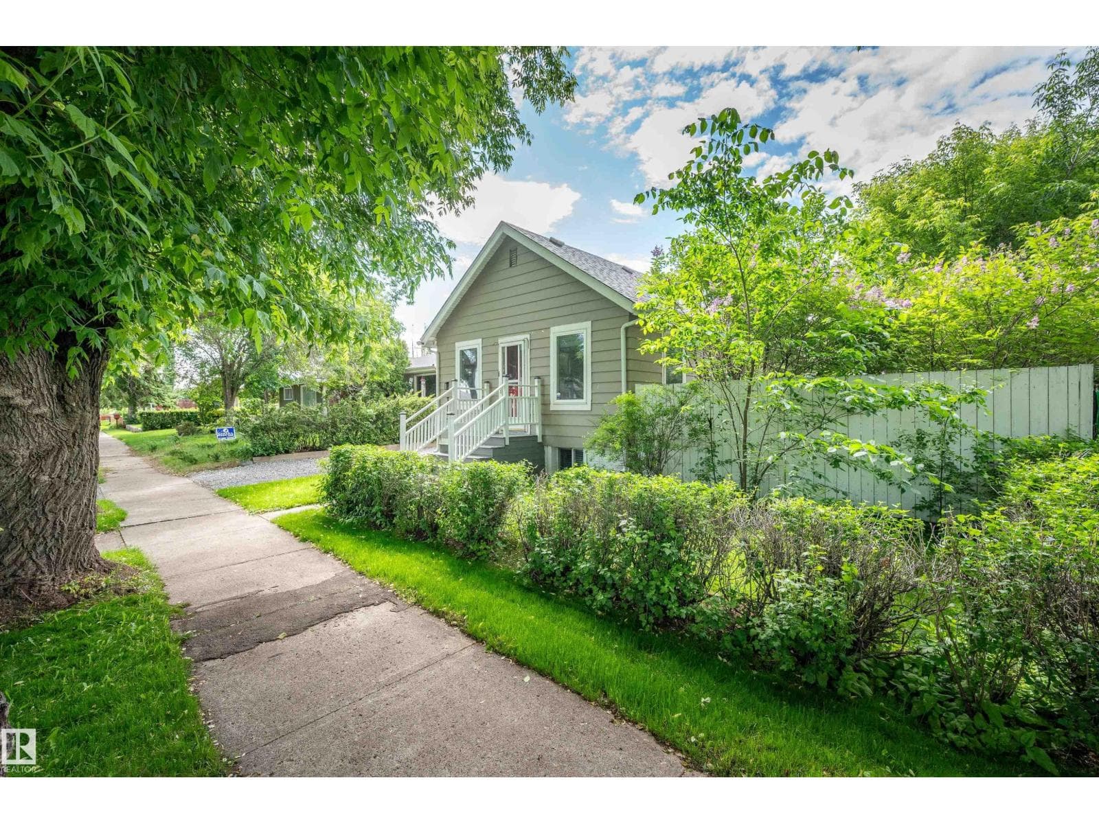 3631 108 AV NW — photo 2