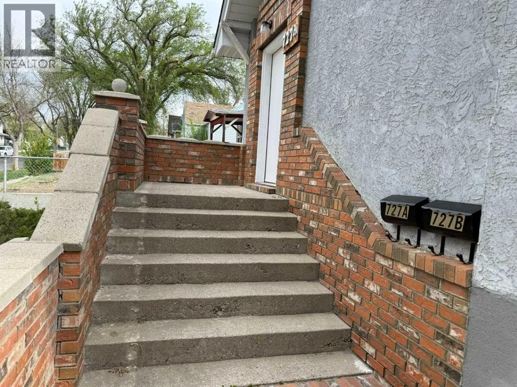 727 8 Street S — photo 3