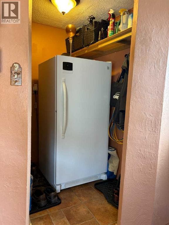 4915 50 Avenue E — photo 5