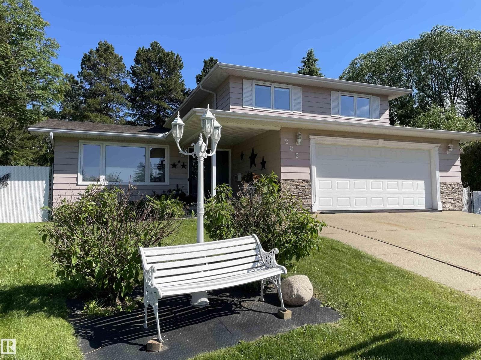 205 Manor CO