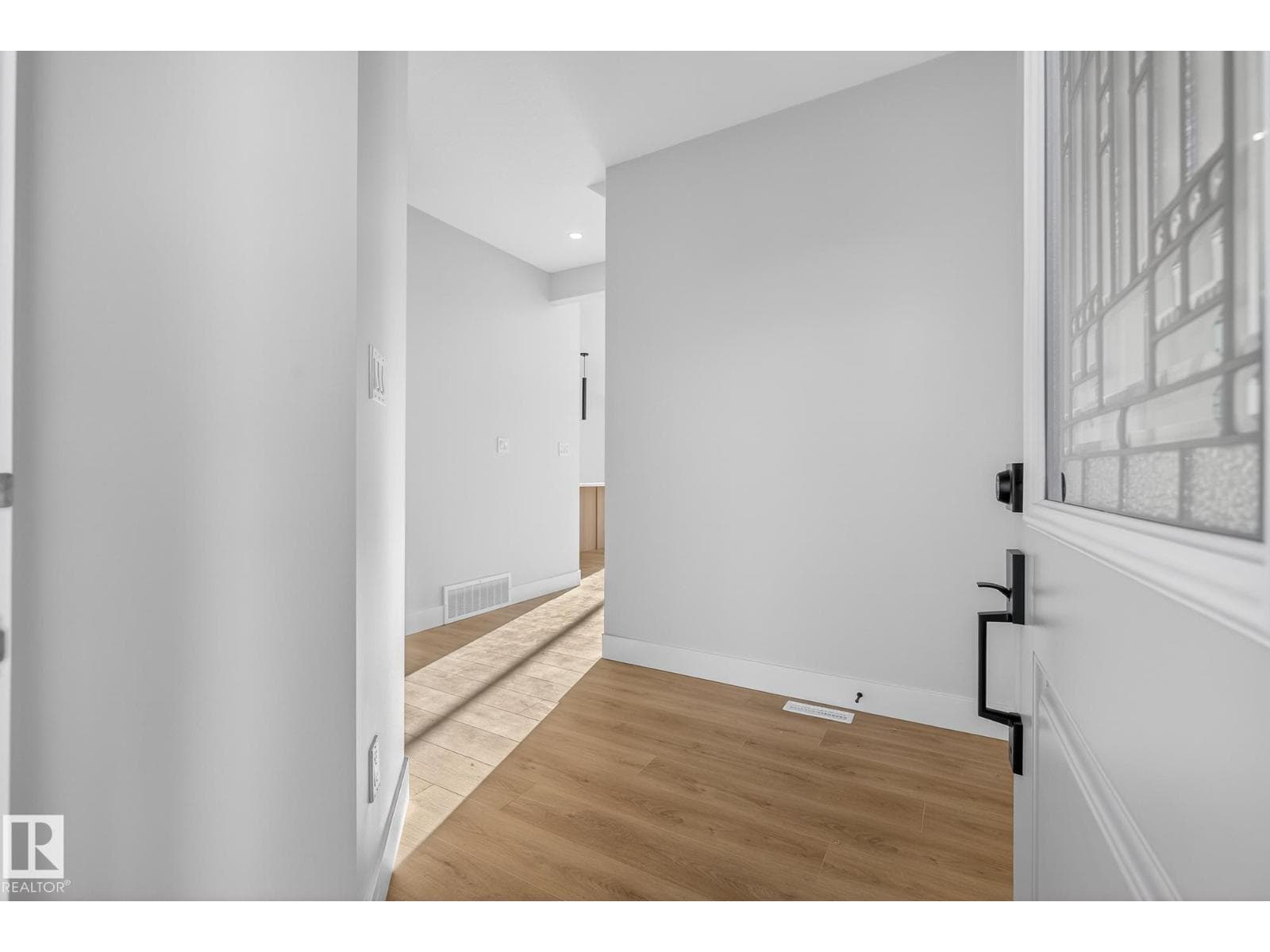 72 Hemingway CR — photo 2