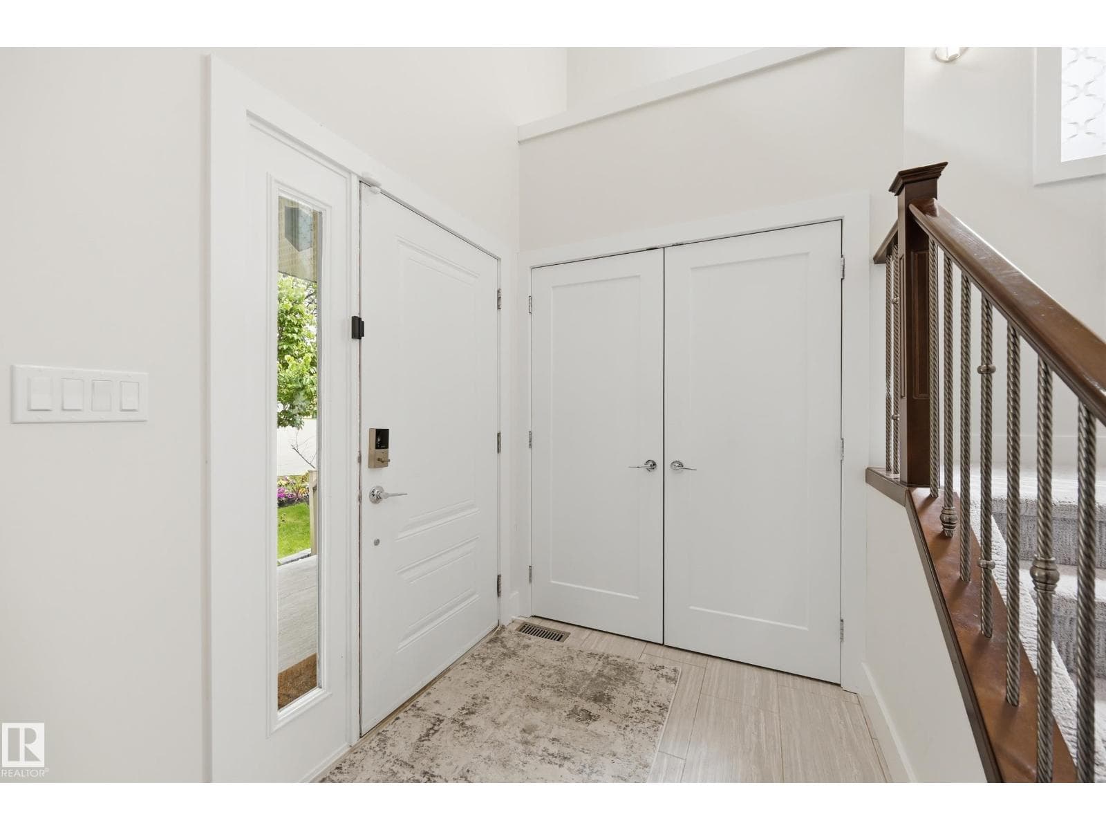1024 ARMITAGE CR SW — photo 5