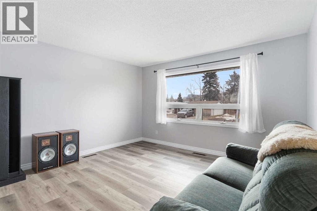 23 Clark Crescent — photo 4