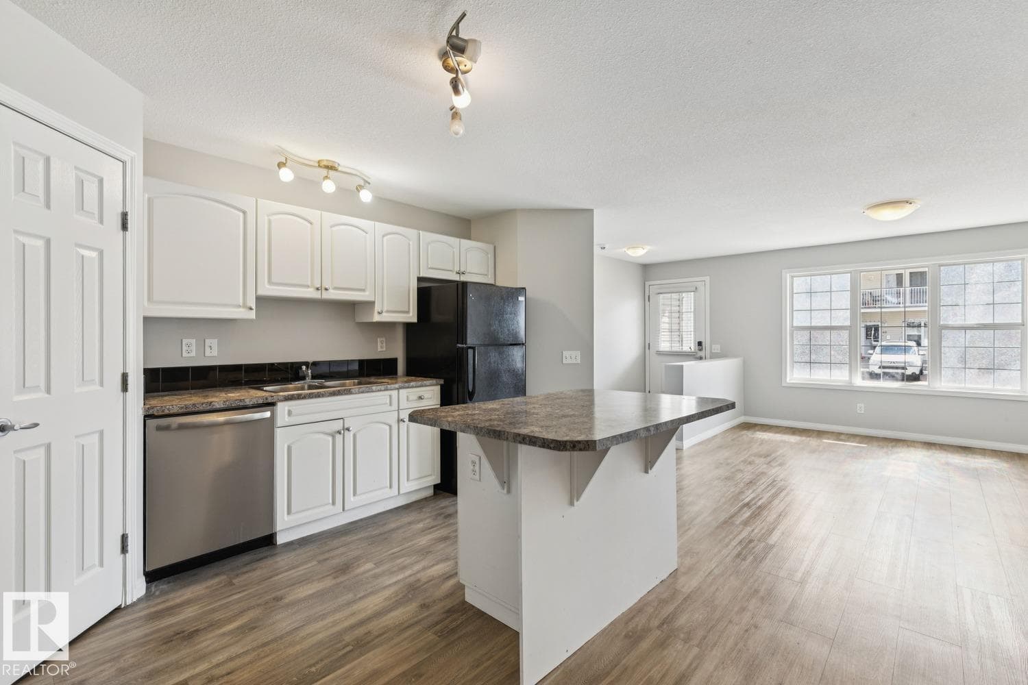 #52 150 EDWARDS DR SW — photo 3